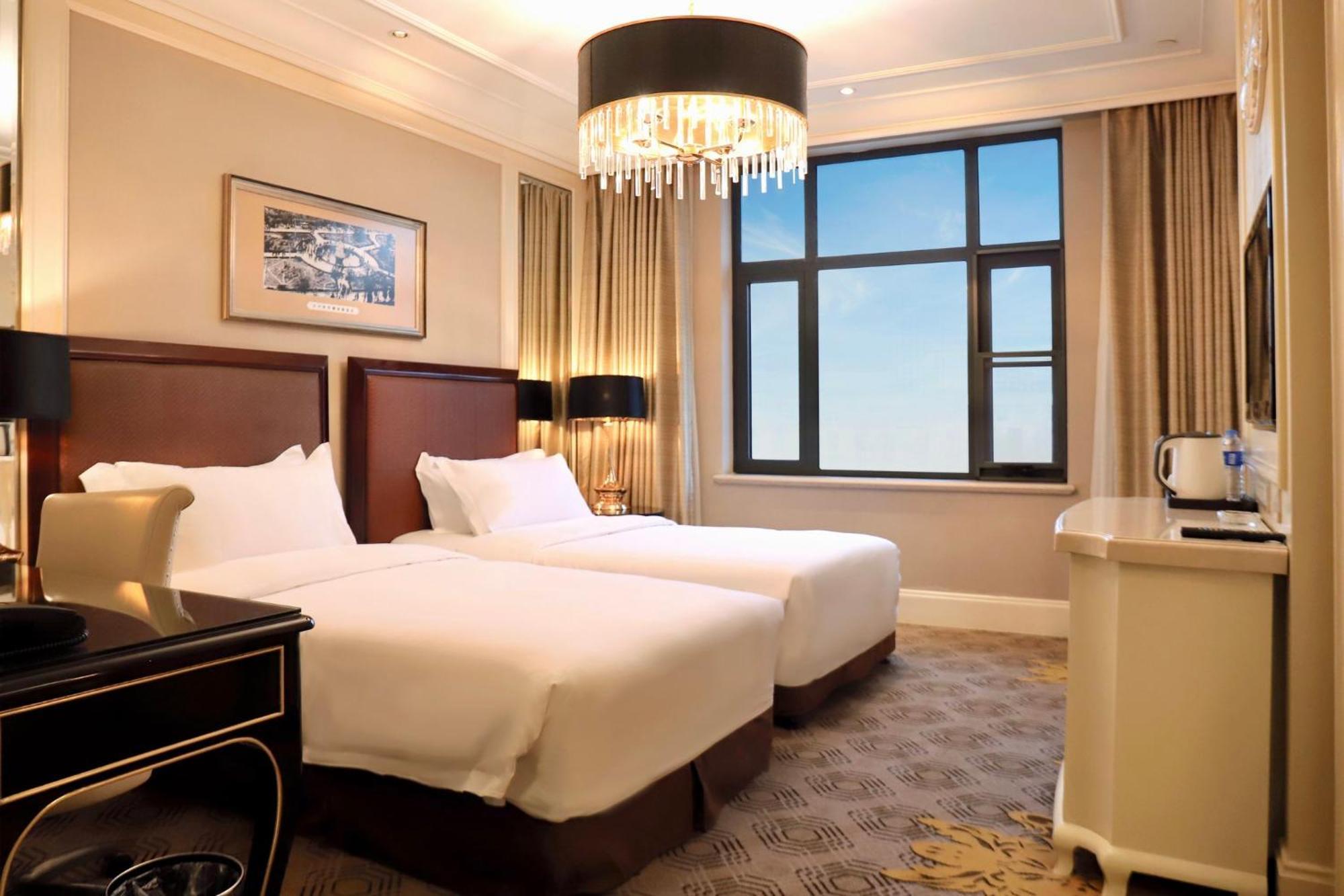 Отель Crowne Plaza Zhengzhou By Ihg Экстерьер фото